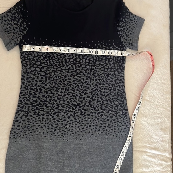 Short-sleeved Sweater Dress Size Large - Picture 5 of 6